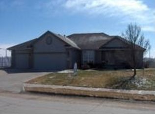 2125 Crest Ridge Dr, Papillion, NE 68133