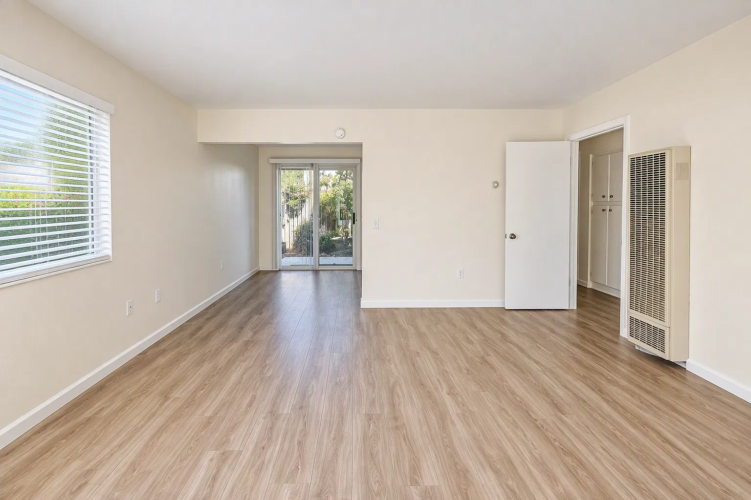 1 bed, 500 sqft, $2,400 — Photo 2