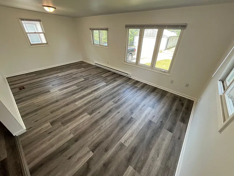 2408 W High St — Photo 12