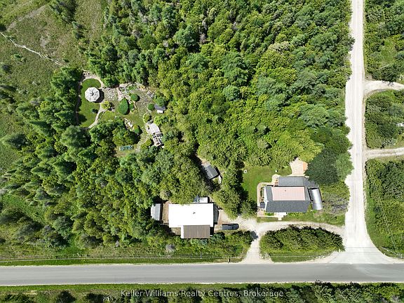 4th image of 668 Pike Bay Rd