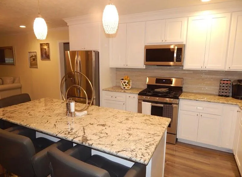 3 bed, 2.0 bath, 1120 sqft, $1,750 — Photo 3