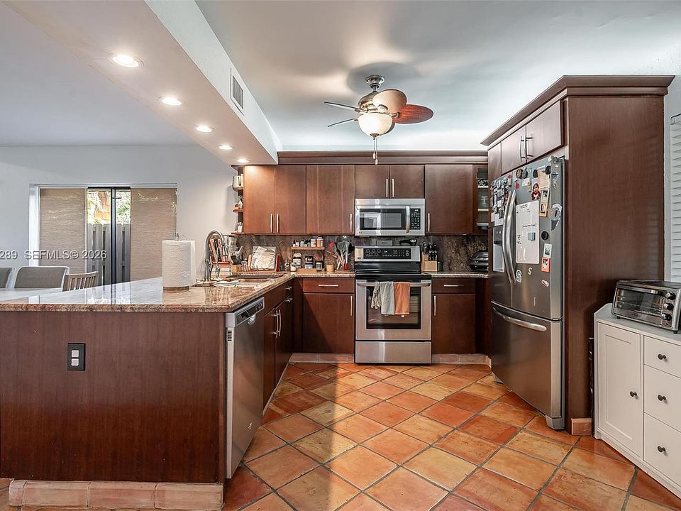 1st image of 1427 SW 109th Way