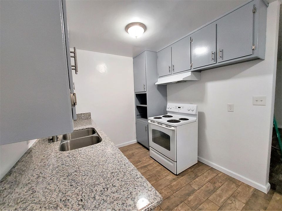 1st image of 239 E Buckthorn St #3