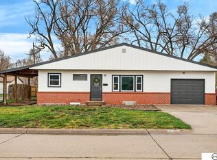 102 W 28th Ave, Bellevue, NE 68005