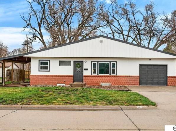 102 W 28th Ave, Bellevue, NE 68005