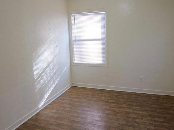 4th image of 601 Elizabeth St