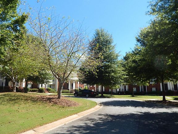 4th image of 132 Weatherstone Square Dr
