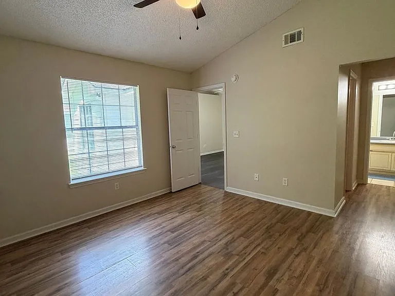 101 Talbot Ct — Photo 28