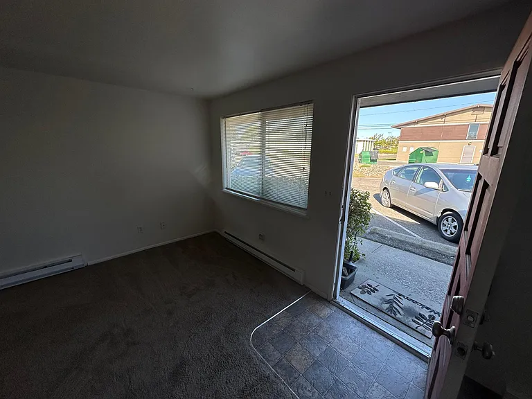 202 E 15th Ave #6 — Photo 5