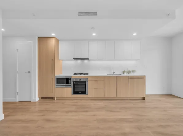 318 Alderson Ave #910, Coquitlam, BC V3K 1W2