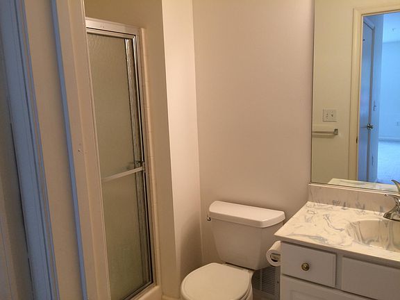 2nd image of 604 Honeybrook Cir #604
