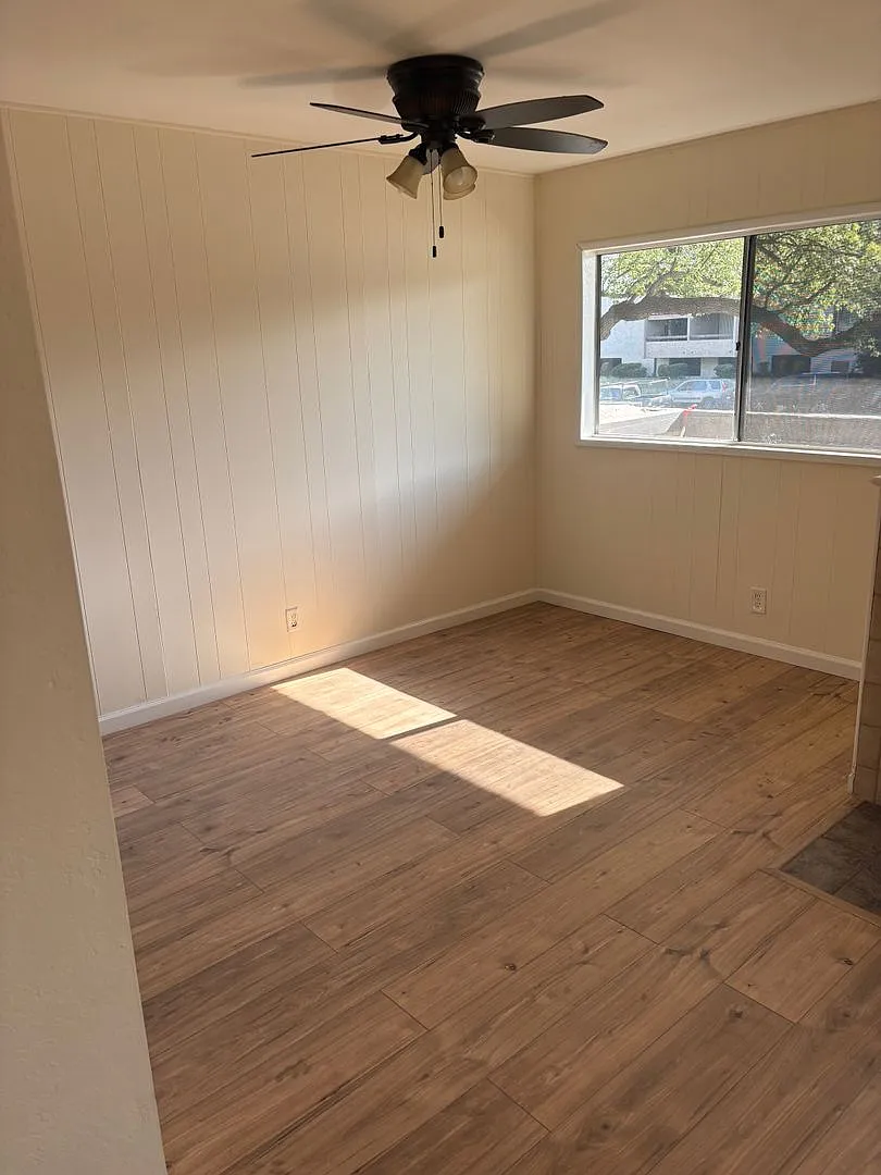 2386 Del Mar Blvd — Photo 2