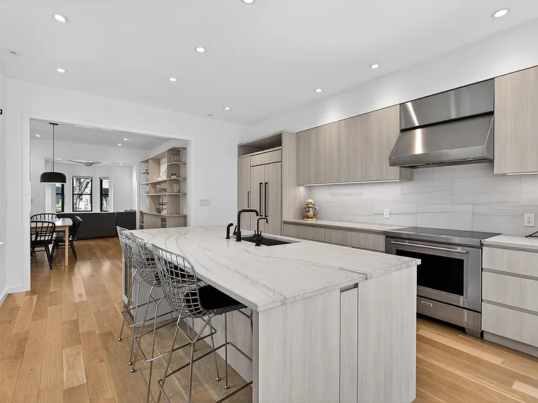 96 Henry St #1 — Photo 4
