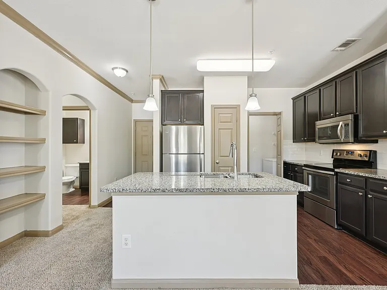 West Creek Apartments — Photo 12
