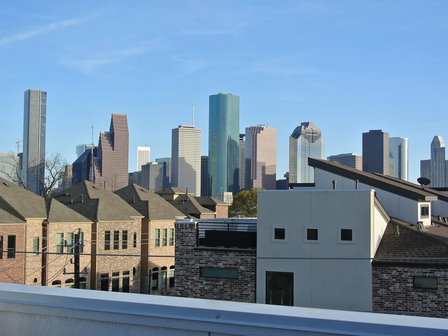 3 bed, 3.5 bath, 2495 sqft, $3,400 — Photo 4
