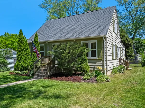 111 S Williams St, Westmont, IL 60559