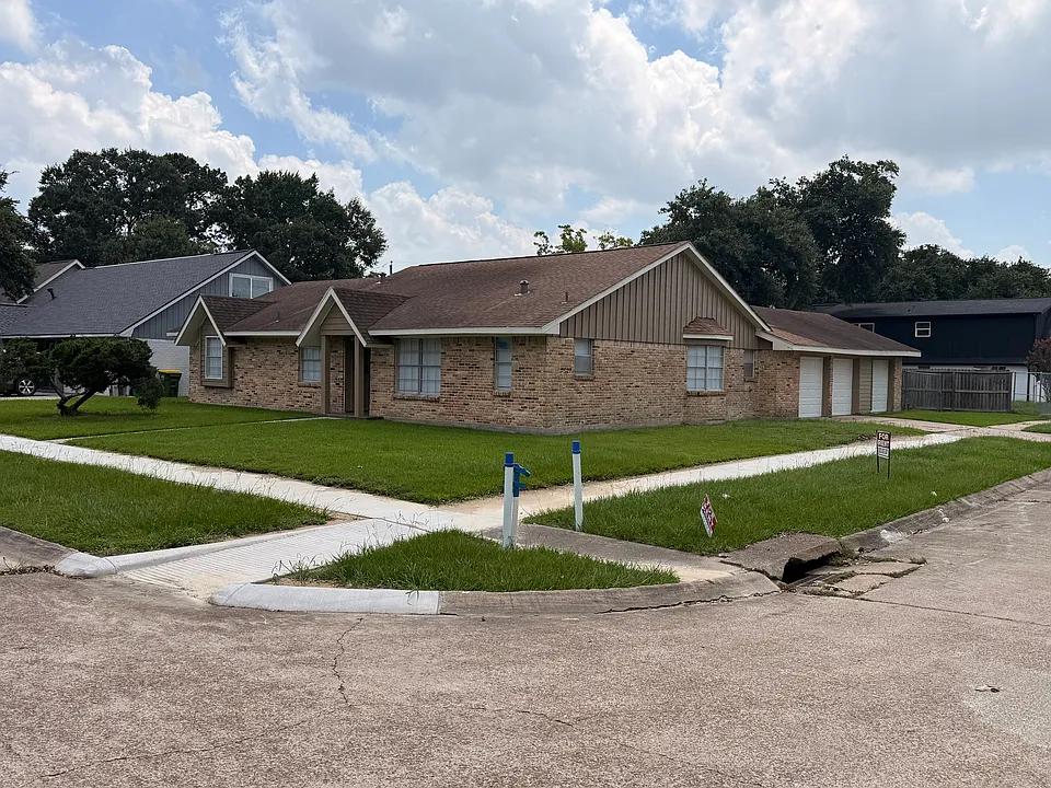 2512 Cherry Ln