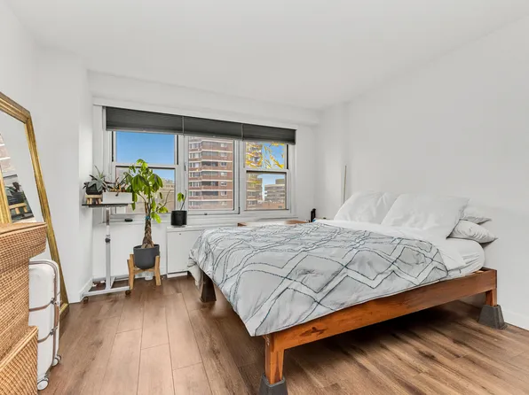 305 East 24th Street image 4 of 10