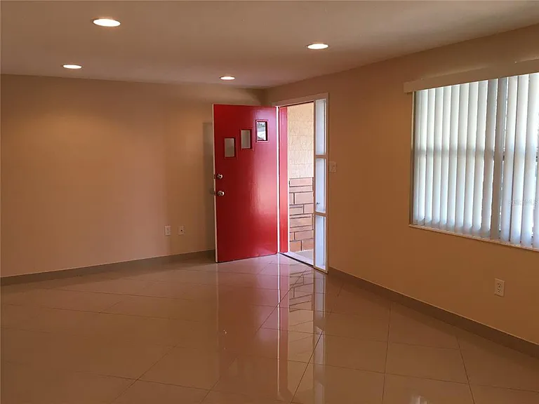 1050 Clairborne St — Photo 12