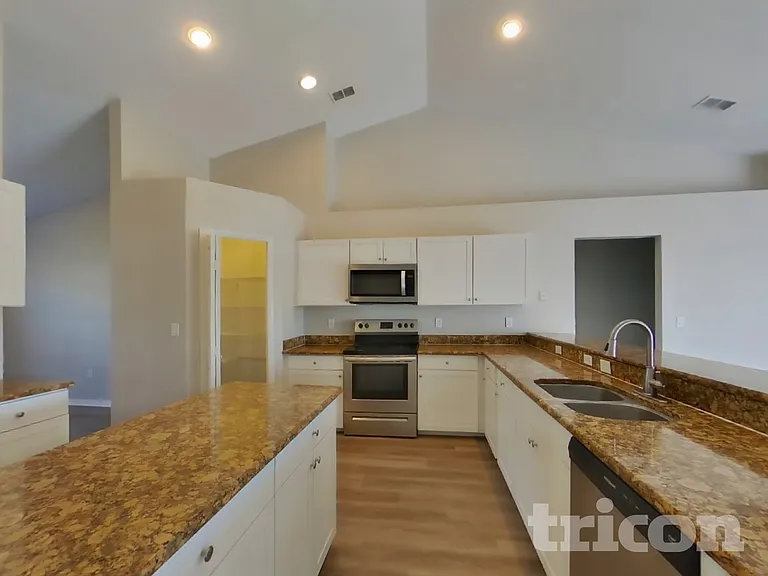 1044 Darlington Ct — Photo 6