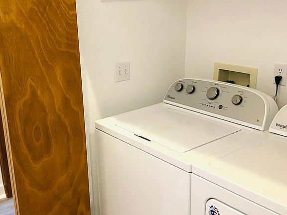 Washer and dryer on main floor