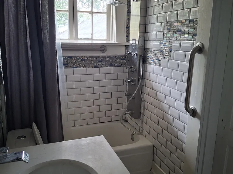 251 Michigan Ave — Photo 29
