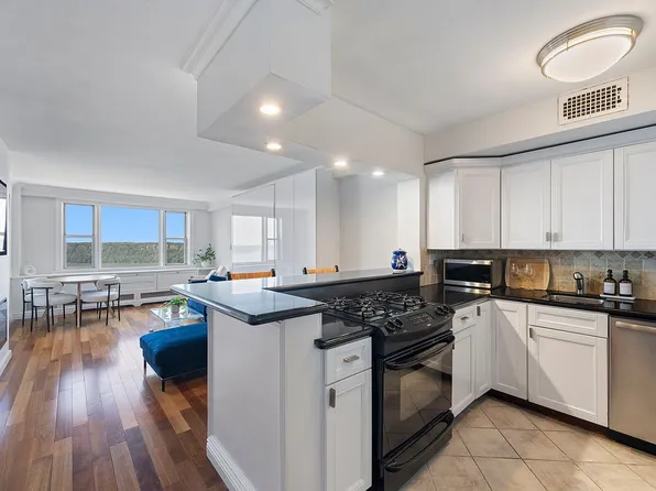 5700 Arlington Ave APT 22N, Bronx, NY 10471