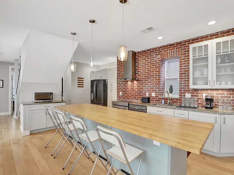 2520 N Lafayette St — Photo 7