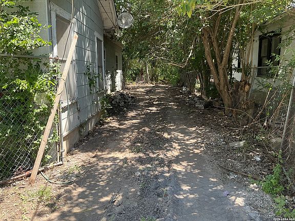 4th image of 4818 BILLY DR