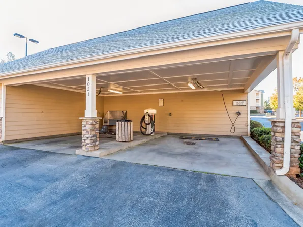 Enclave at Bailes Ridge Apartments