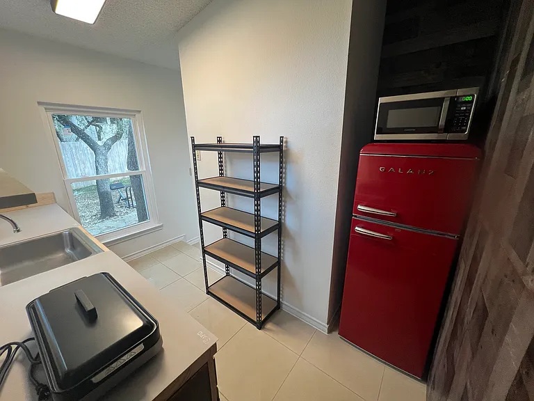 3915 Hunters Crest St — Photo 27