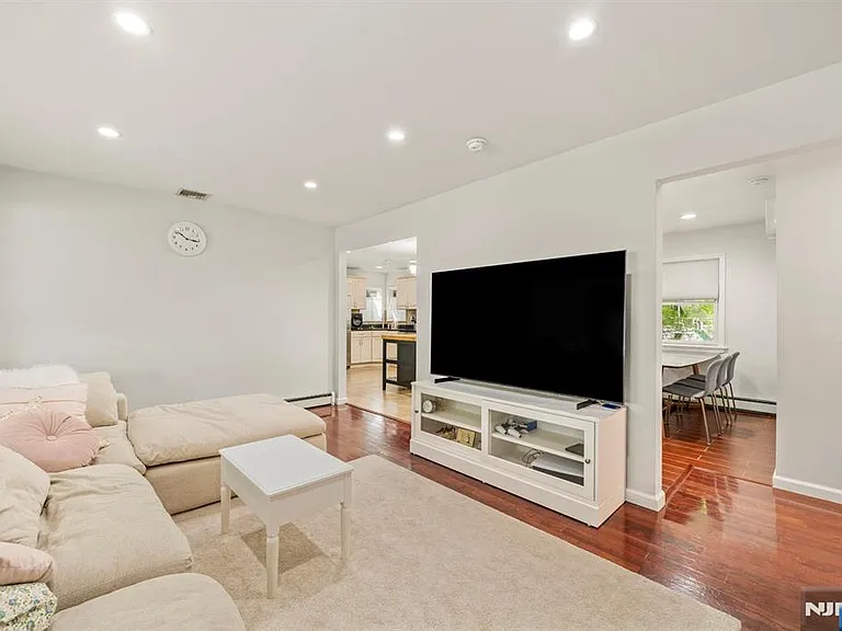 3 Burton Pl — Photo 5