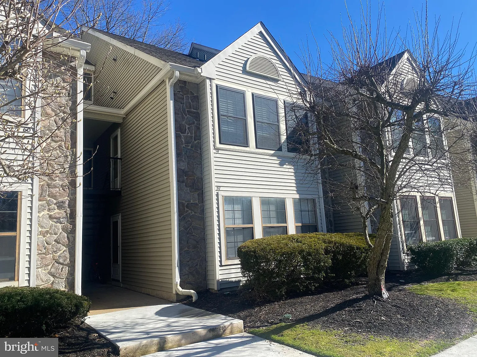 1 bed, 1.0 bath, 788 sqft, $1,900 — Photo 1