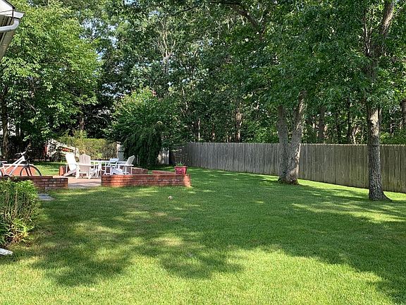 3rd image of 7 E Hampton Dr W