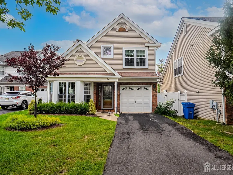 63 Carlisle Ct — Photo 2