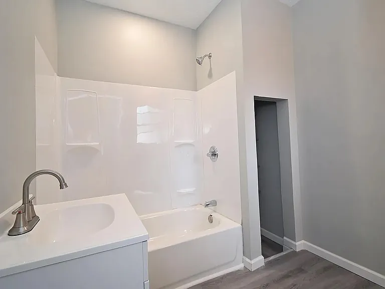 212 Washington Ave — Photo 8