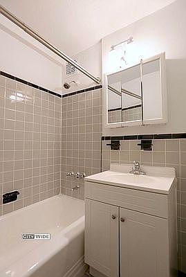 3rd image of 160 E 55th St APT 3F