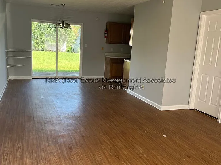 109 Tuscany Ln — Photo 3