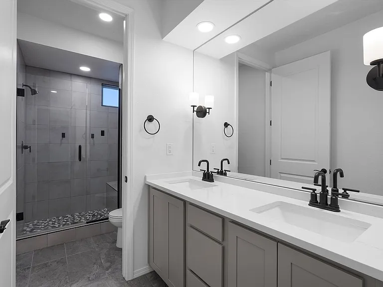 4017 Silver Springs Rd NE — Photo 19