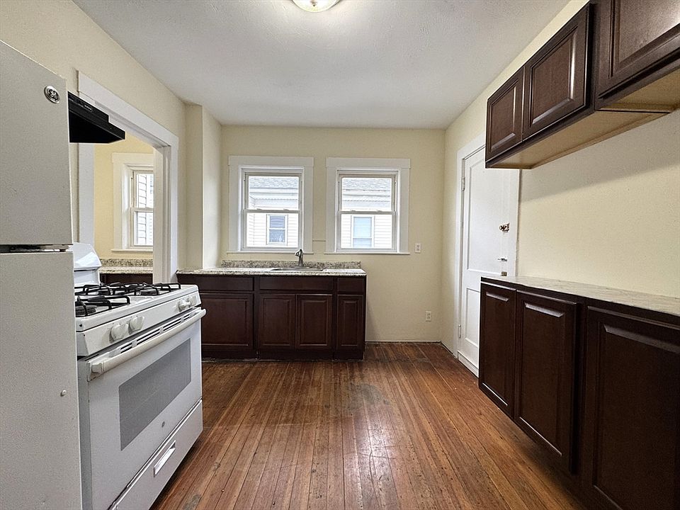 1st image of 20 Dunster Rd #2