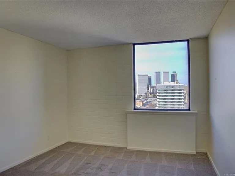 Adorable 2 bed 2 bath in historic Liberty Tower — Photo 18
