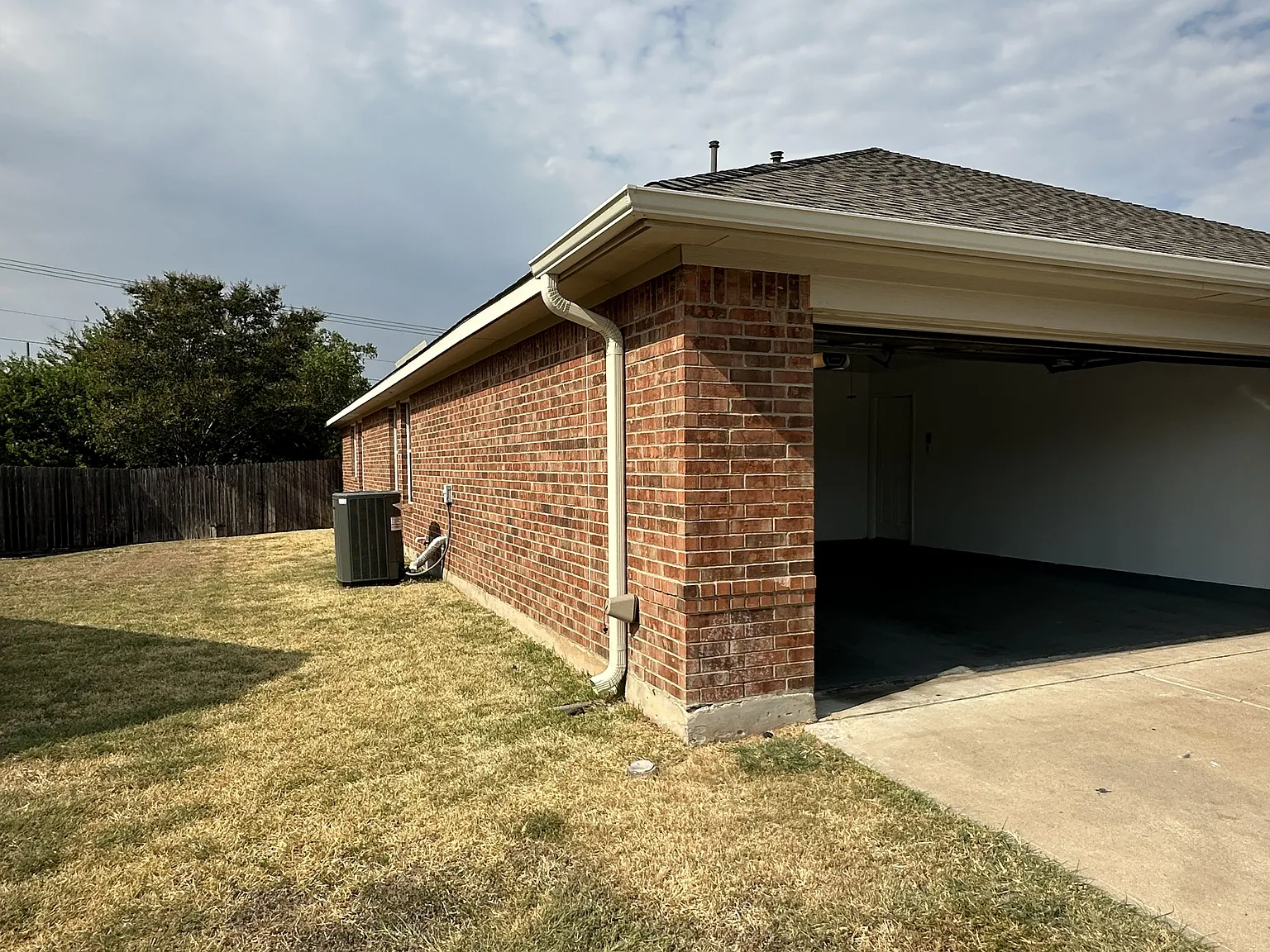 Nice 4 bedroom, 2 bath in cul de sac. — Photo 3