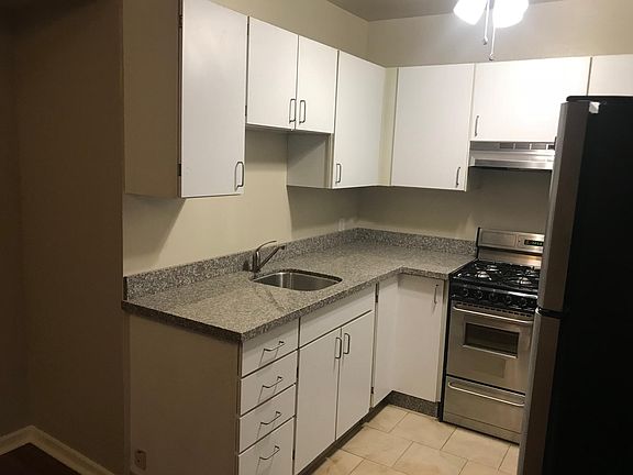 4th image of 314 Sawyer St