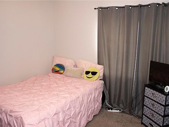 4th image of 212 Parkway Dr