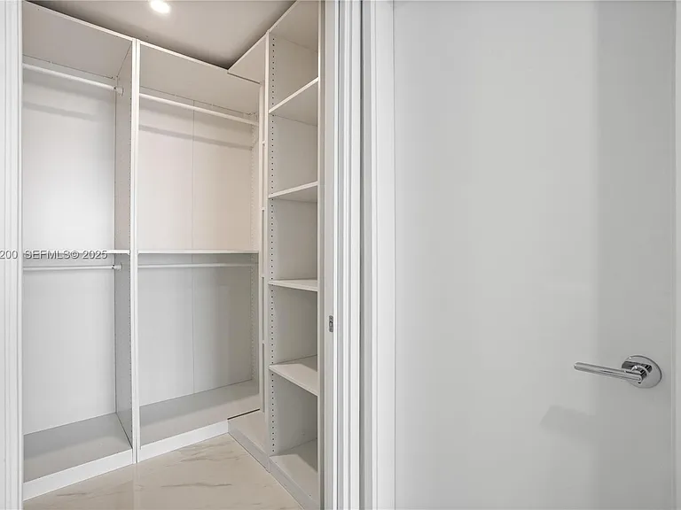 700 NE 24th St #602 — Photo 34