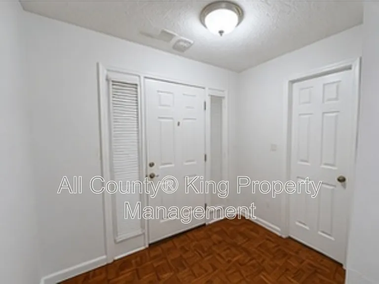 342 Waterdown Dr #10 — Photo 3