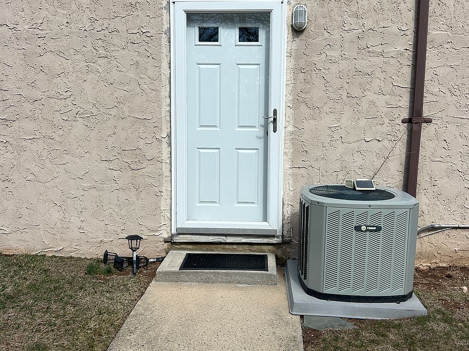 1st image of 437 Tennyson Dr #1A