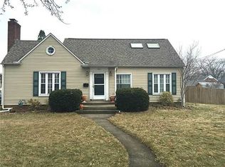 421 Bellhaven Dr, Oregon, OH 43616