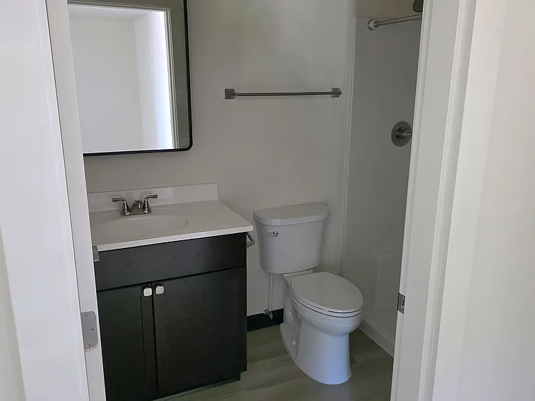 300 Whitesell St W #8 — Photo 6