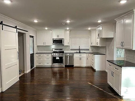 310 Wilshire Pl — Photo 4
